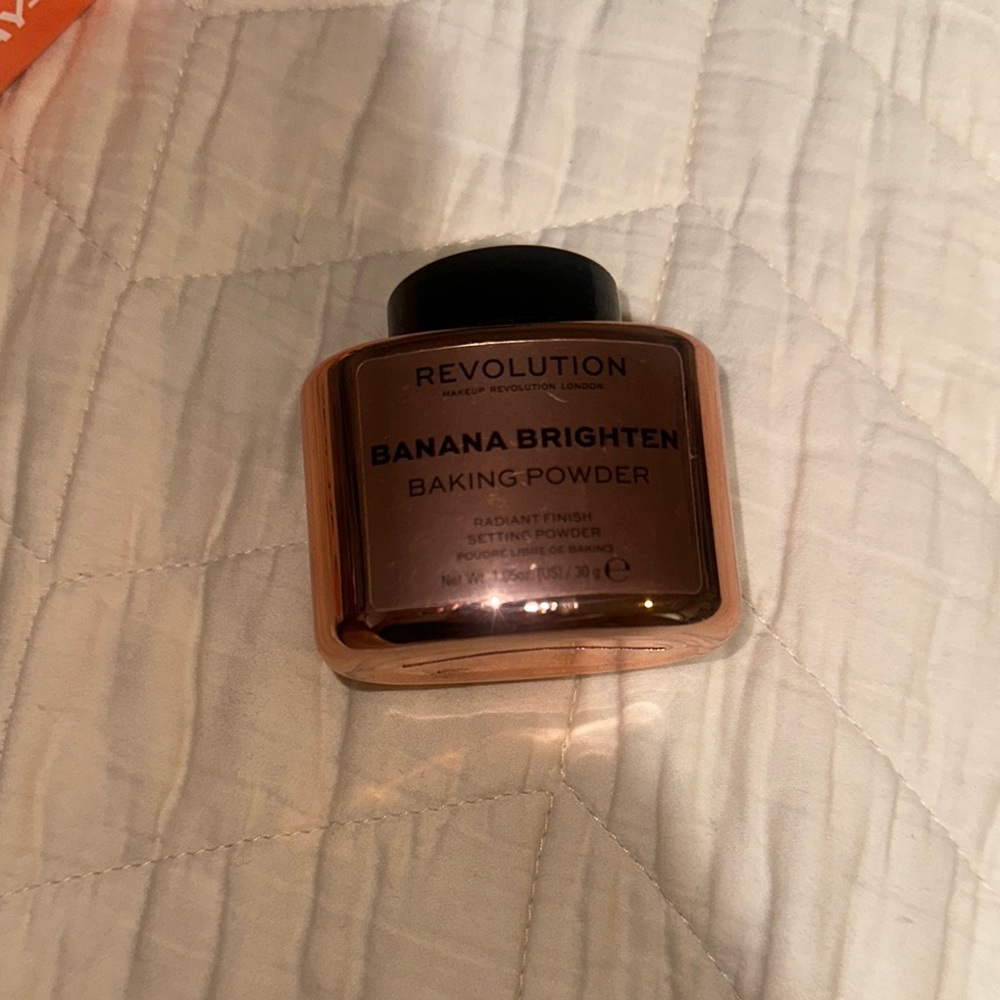 Revolution Tan Setting Powder for a Flawless Finish